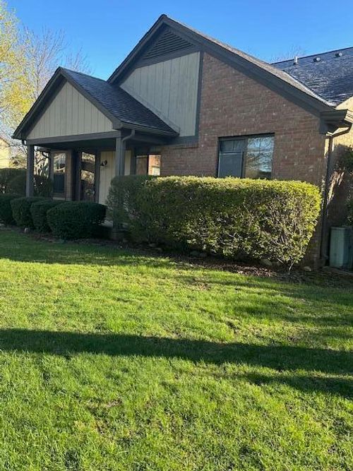 301 Meadow Bridge Dr, Rochester Hills, MI, 48307-3053 | Card Image