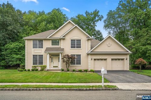 7 Woods Edge Rd, Old Tappan, NJ, 07675-7469 | Card Image