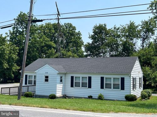 225 Augustine Ave, CHARLES TOWN, WV, 25414-4431 | Card Image
