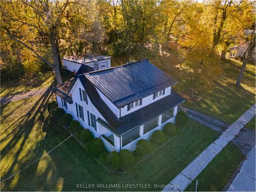 136 Queen St, Ailsa Craig, ON, N0M1A0 | Card Image