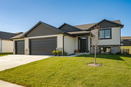 179 Stonelake Dr Se, Rochester, MN, 55904-6490 | Card Image