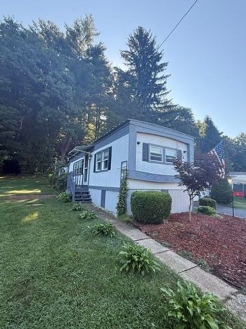 6 Willow Cir, Brimfield, MA, 01010-9696 | Card Image
