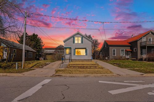 38 Lake St, Manistee, MI, 49660-1430 | Card Image