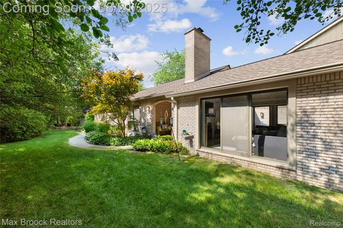 1134 Meadowglen Ct, Bloomfield Hills, MI, 48304-1531 | Card Image