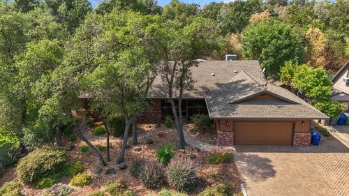 1737 Edgewood Dr, Redding, CA, 96003-9209 | Card Image