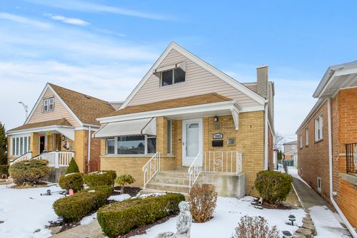 7805 Natchez Ave, Burbank, IL, 60459-1125 | Card Image