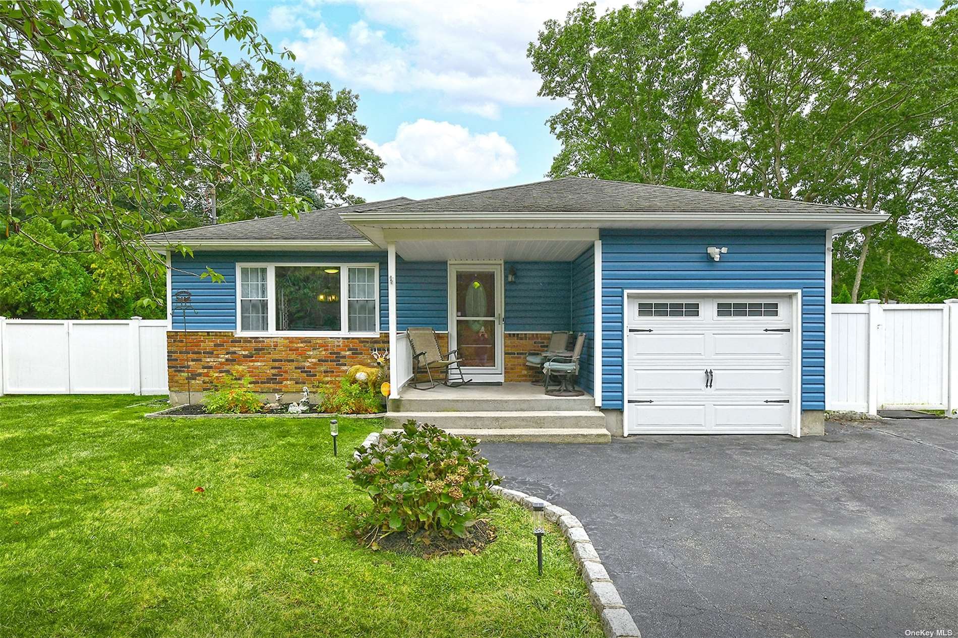 Floradora Dr, Mastic, NY 11950