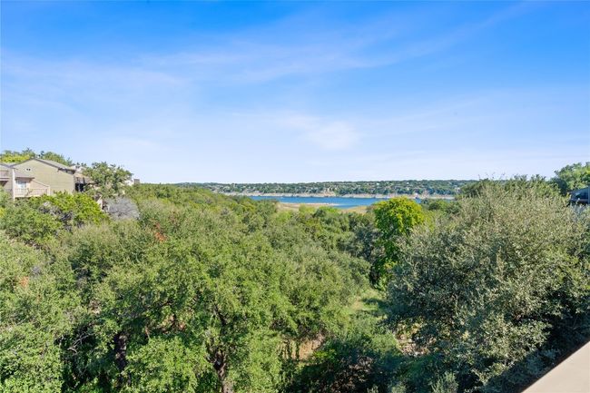 111 Comanche Pt, Townhouse with 3 bedrooms, 2 bathrooms and 2 parking in Point Venture TX | Image 7
