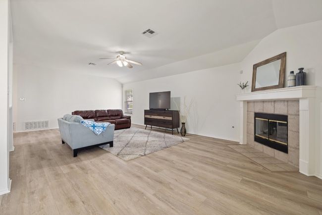1643 Abbey Ln, House other with 3 bedrooms, 2 bathrooms and 6 parking in Cedar Park TX | Image 4