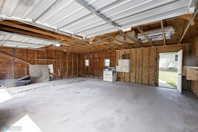 Garage | Image 29