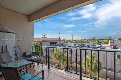 B402 - 1900 W 68th St, Condo with 2 bedrooms, 2 bathrooms and null parking in Hialeah FL | Image 2