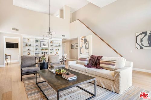 305-10511 Ashton Ave, Los Angeles, CA, 90024-5177 | Card Image