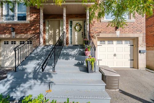 8-8032 Kipling Avenue S, Vaughan (West Woodbridge), ON, L4L2A1 | Card Image