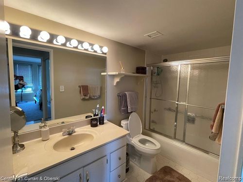 apt-1004-22700 Garrison St, Dearborn, MI, 48124-2137 | Card Image