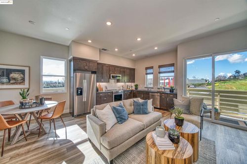 91-28967 Parkridge Loop, Hayward, CA, 94544-6725 | Card Image