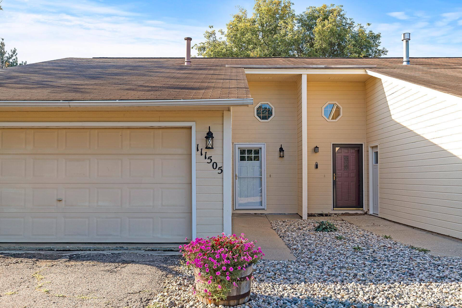 Bender Ct, Chaska, MN 55318