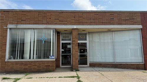 13-16111-13 Lorain Ave, Cleveland, OH, 44111-5520 | Card Image