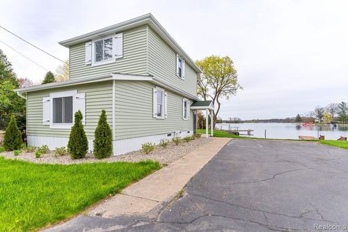 1319 Rochester Rd, Addison Township, MI, 48367-6607 | Card Image