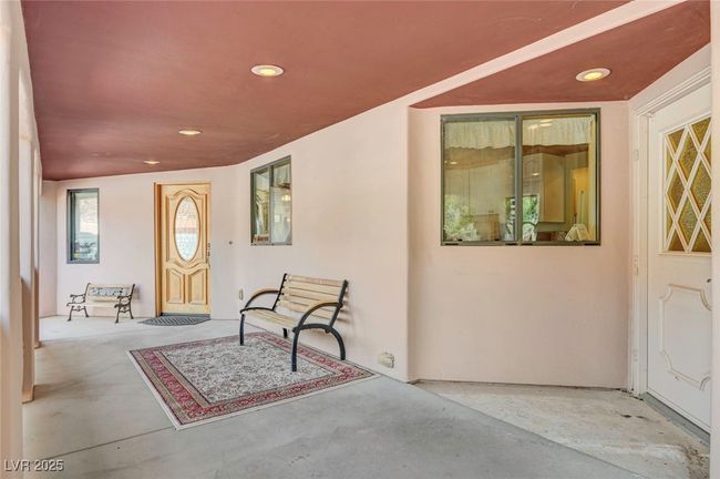 Property entrance with stucco siding | Image 9