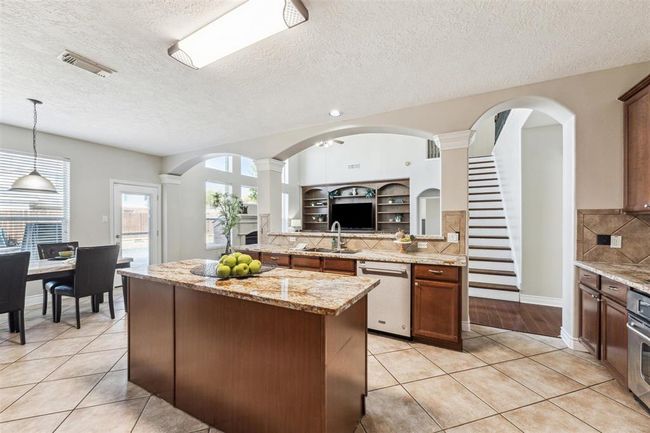 11405 Starlight Bay St, House other with 5 bedrooms, 4 bathrooms and 3 parking in Pearland TX | Image 13