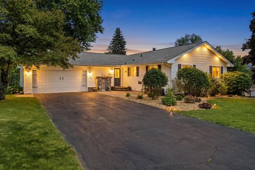 30125 Neal Ave, Lindstrom, MN, 55045-8364 | Card Image