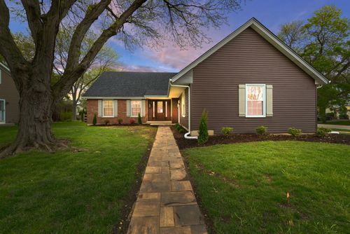 210 Westmoreland Ln, Naperville, IL, 60540-5821 | Card Image