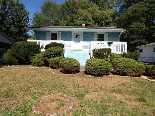 691 Eldred St, Erie, PA, 16511-2203 | Card Image