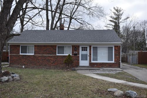 28095 Selkirk St, Southfield, MI, 48076-3056 | Card Image