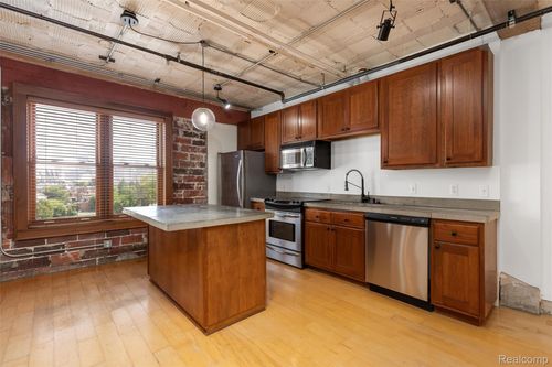 apt-16-78 Watson St, Detroit, MI, 48201-2709 | Card Image