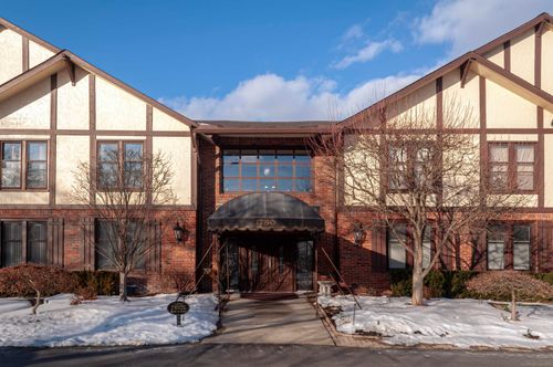 1750 Vernier Rd, Grosse Pointe Woods, MI, 48236-1582 | Card Image