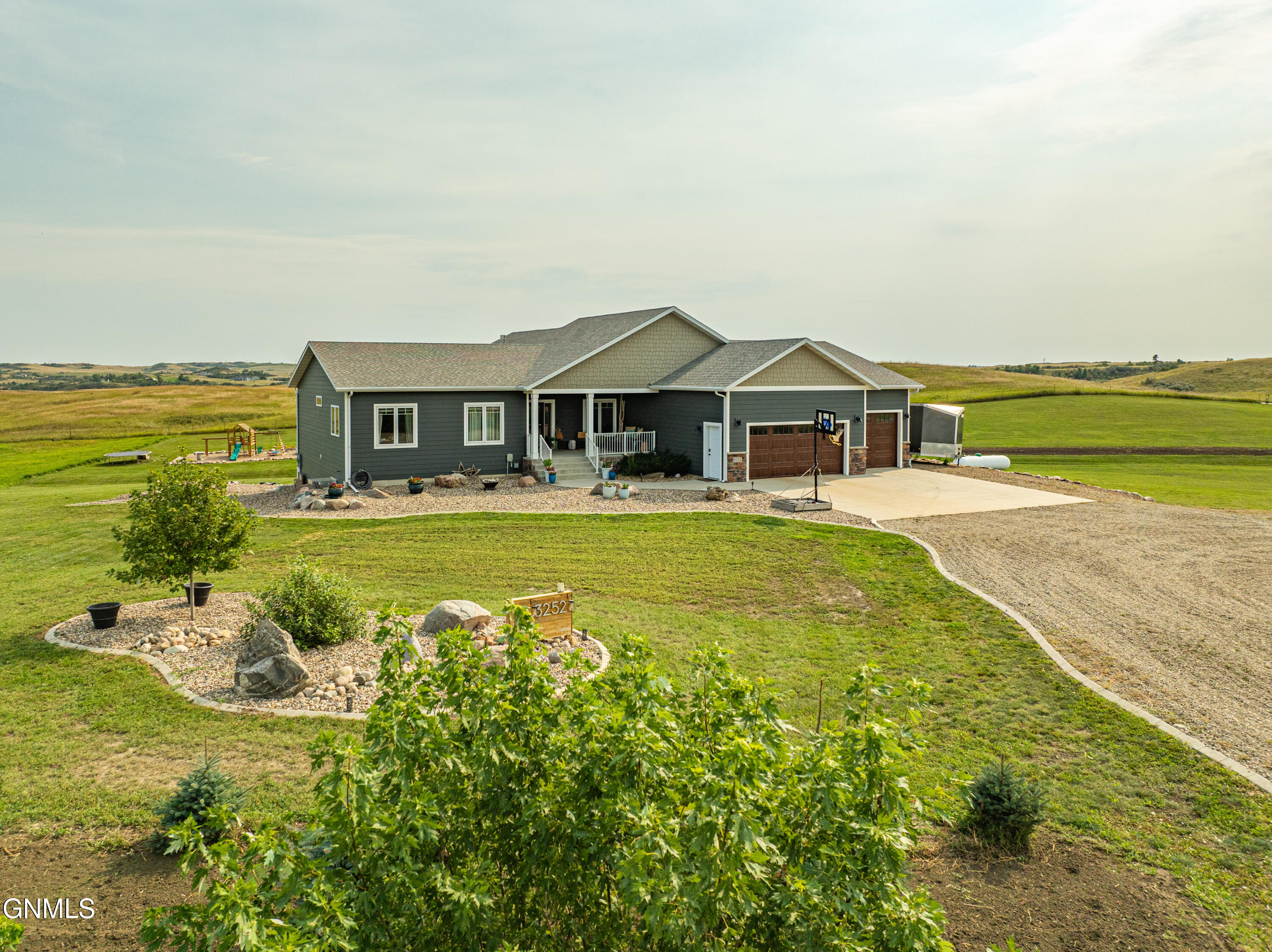 James Dr, Mandan, ND 58554