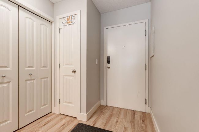 7 - 118 Village Heights Sw, Home with 2 bedrooms, 1 bathrooms and 2 parking in Calgary AB | Image 3