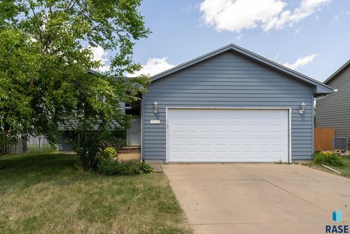 7104 W 68th St, Sioux Falls, SD, 57106-8836 | Card Image