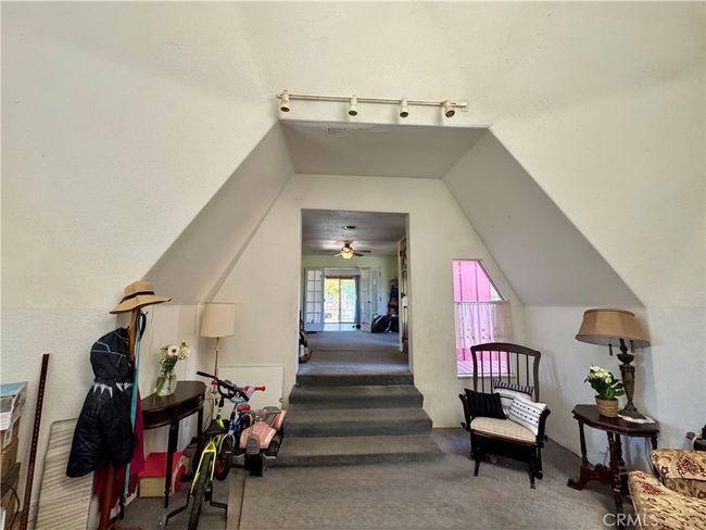 Unique Architectural Design, lots of Sunlight | Image 29