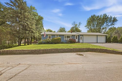 2426 1st St N, Waite Park, MN, 56387-1692 | Card Image