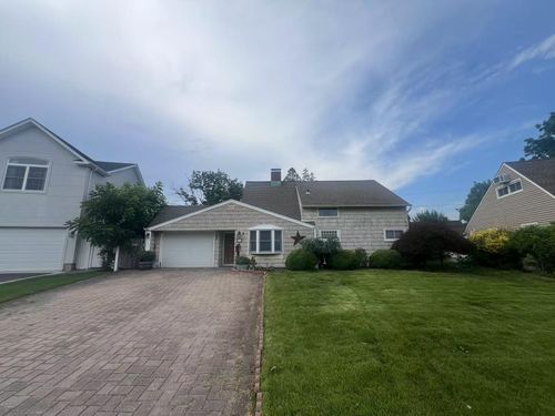 8 Bridge Ln, Hicksville, NY, 11801-4513 | Card Image
