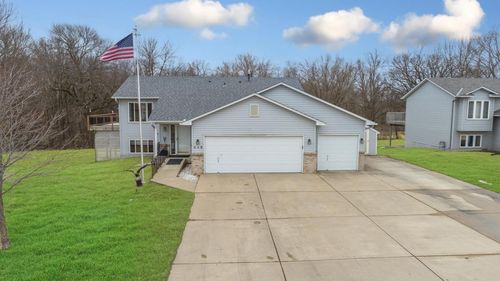 405 E Woodridge Dr, Le Center, MN, 56057-1339 | Card Image