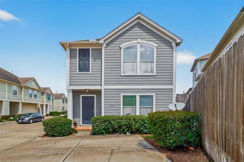 6915 Woodridge Row Dr, Houston, TX, 77087-2759 | Card Image