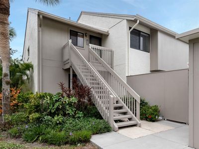 206 - 610 Bird Bay Drive W, Condo with 2 bedrooms, 2 bathrooms and null parking in Venice FL | Image 1