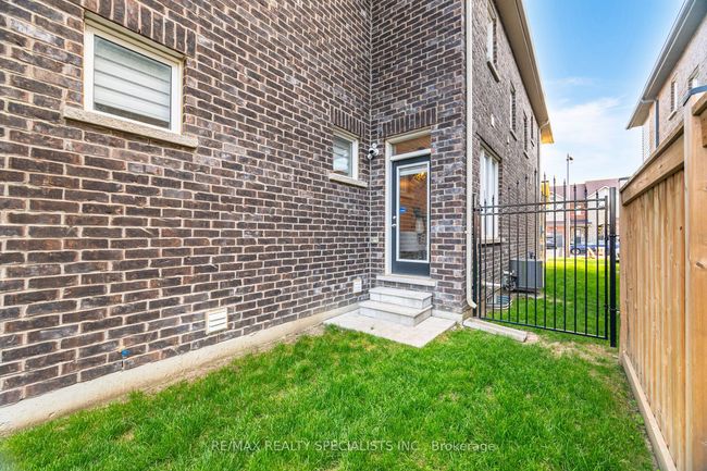 69 Phyllis Dr, House attached with 4 bedrooms, 3 bathrooms and 2 parking in Caledon ON | Image 24