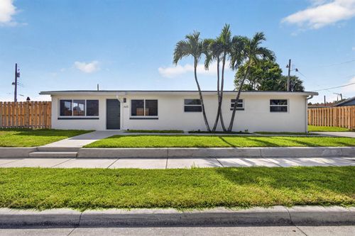 665 W 7th Street, Riviera Beach, FL, 33404 | Card Image