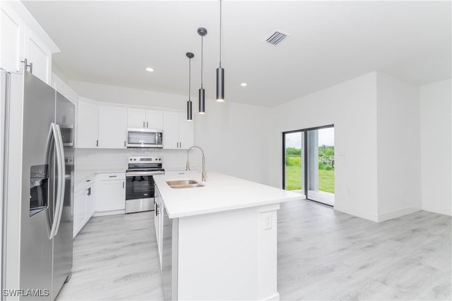 8304 Lena Ct, House other with 3 bedrooms, 2 bathrooms and null parking in LABELLE FL | Image 4