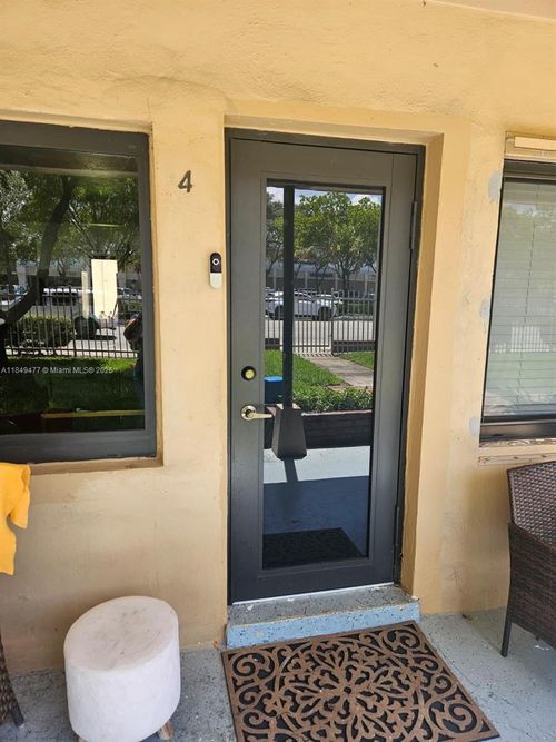 apt-4-351 E 4th Ave, Hialeah, FL, 33010-4855 | Card Image