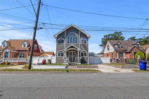 1011 Bay 24th St, Far Rockaway, NY, 11691-1801 | Card Image