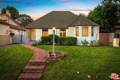 10435 Whipple St, Toluca Lake, CA, 91602-2808 | Card Image