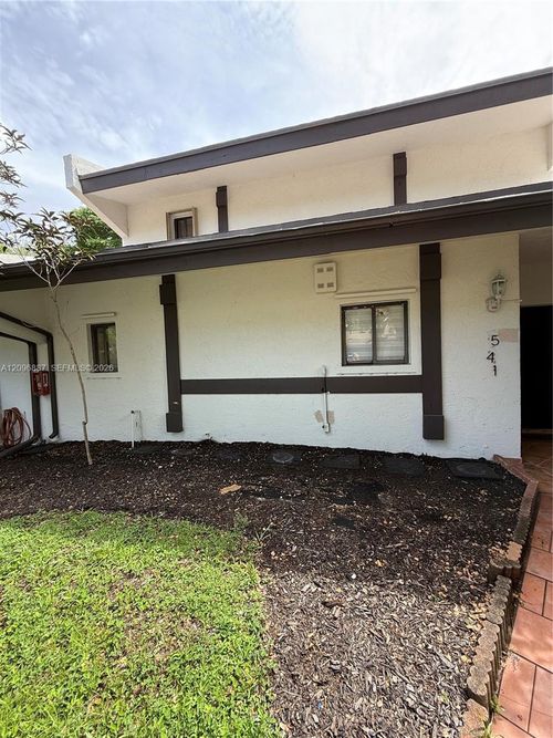 2x-541 Ne 199th Ln, Miami, FL, 33179-3043 | Card Image