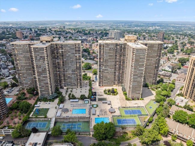 APT-1822 - 300 Winston Dr, Condo with 3 bedrooms, 3 bathrooms and null parking in Cliffside Park NJ | Image 27