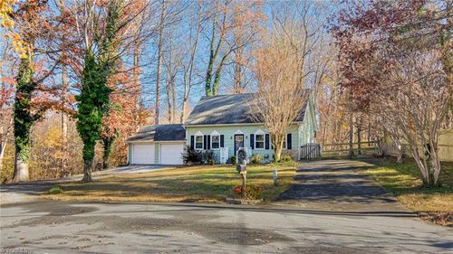 2057 Claxton Dr, Winston Salem, NC, 27127-6686 | Card Image