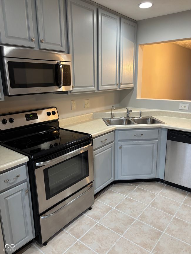 504 Elkhart Dr, Condo with 2 bedrooms, 3 bathrooms and null parking in Westfield IN | Image 6