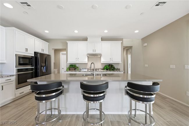 1091 E Sunset Rd, House other with 3 bedrooms, 3 bathrooms and null parking in Henderson NV | Image 6